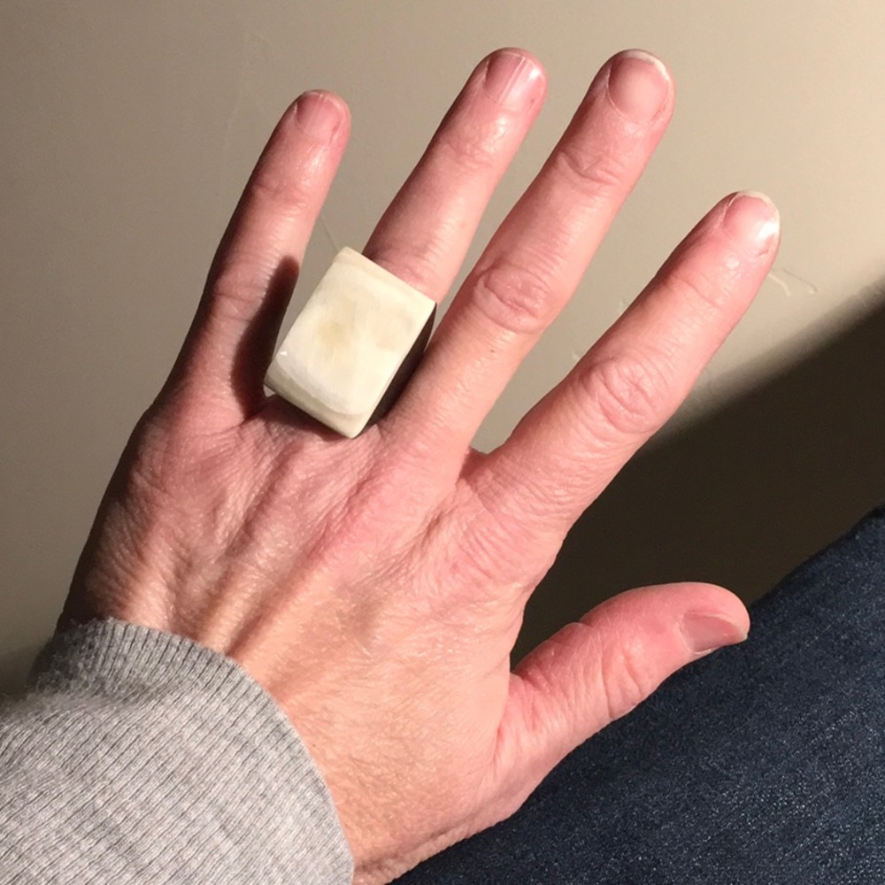 NWT Beautiful Bold Chunky Natural Horn Ring. Size 7